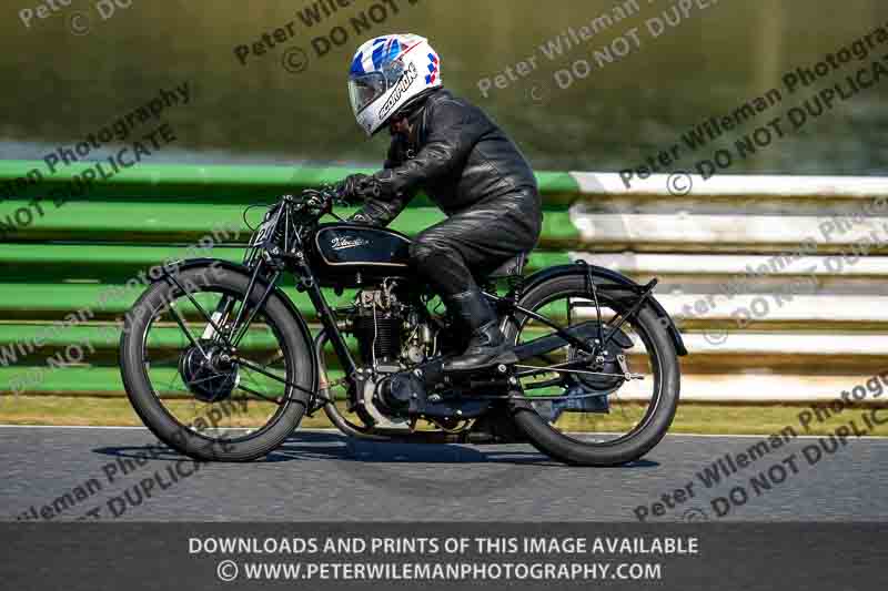 Vintage motorcycle club;eventdigitalimages;mallory park;mallory park trackday photographs;no limits trackdays;peter wileman photography;trackday digital images;trackday photos;vmcc festival 1000 bikes photographs